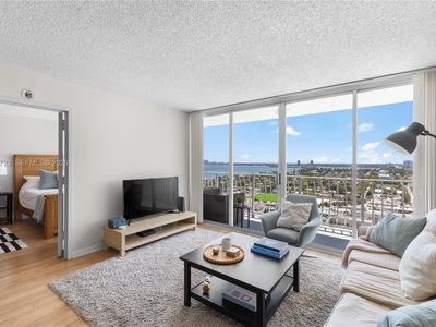 7601 E Treasure Dr APT 2001