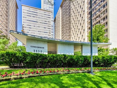 3950 N Lake Shore Dr #227