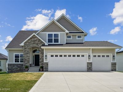 220 NW Woodmoor Dr