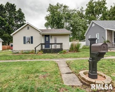 Property at 206 E Lincoln St, Edinburg, IL