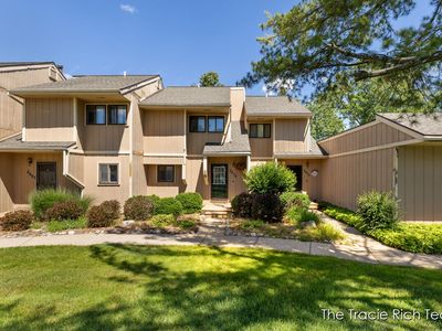 Property at 2670 Ridgecroft Dr SE, Kentwood, MI