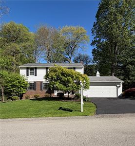 52 Greenview Dr