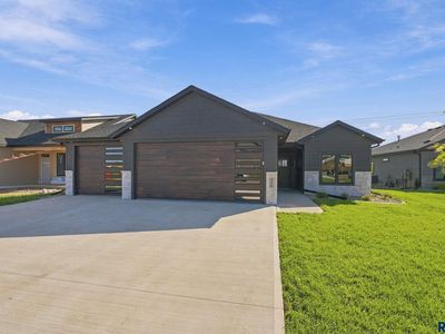 416 N Almond Ave
