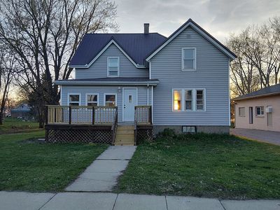 19 Main St N
