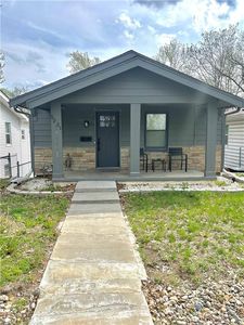 5231 Gladstone Blvd