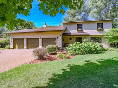 2279 RICKIE DRIVE