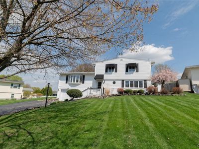 Property at 102 Seitz Dr, Camillus, NY