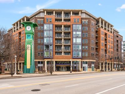 437 W Division St APT 409