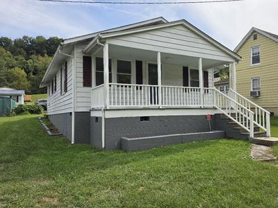 906 W Main St