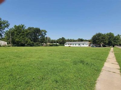 1104-1124 N Eisenhower Dr