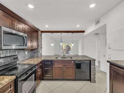 1100 NW 87th Ave APT 307