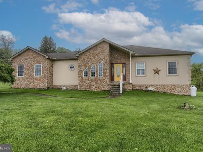 2038 E Harrisburg Pike