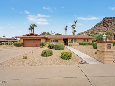 2302 E LINCOLN Circle