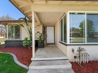 1006 W Benjamin Holt Dr