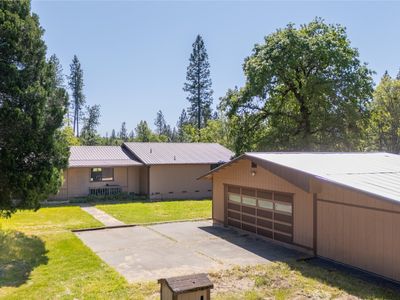 25066 Redwood Hwy