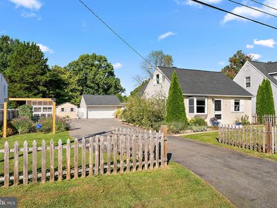 17 Maple Ave