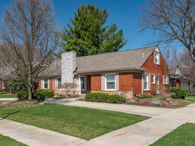 1040 N Renaud Rd