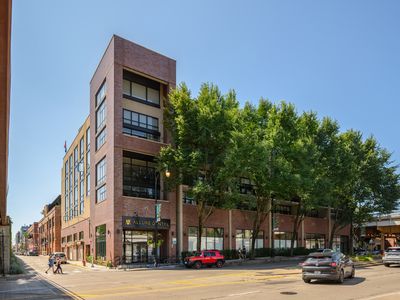 3946 N Ravenswood Ave APT 607
