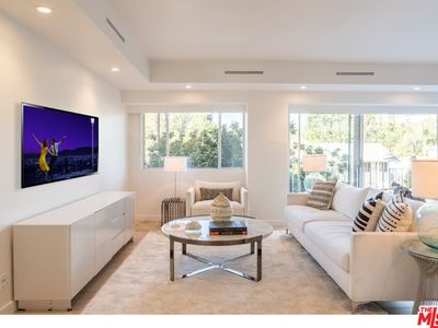 838 N Doheny Dr APT 302