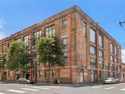 1111 S Peters St APT 105