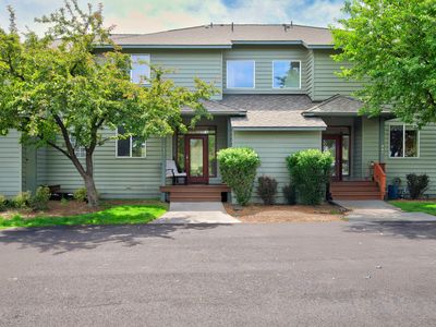 993 Golden Pheasant Dr