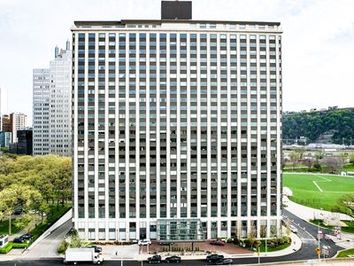 320 Fort Duquesne Blvd APT 24M