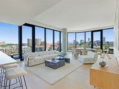 387 8th St #8W