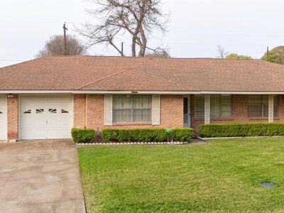 903 E Spreading Oak Dr