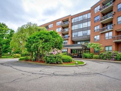 210 Nahanton St APT 415