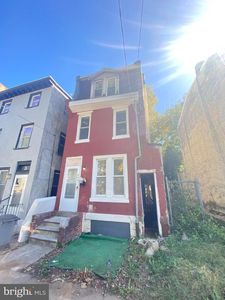280 E Bringhurst St