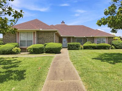 1121 The Meadows Pkwy