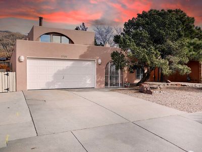 2704 La Charles Dr NE