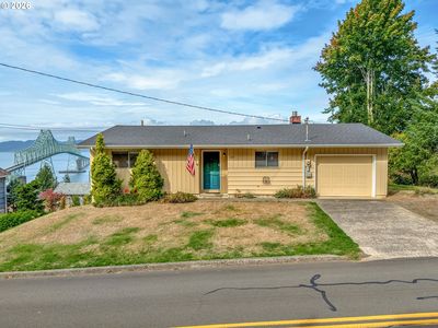 102 W Grand Ave