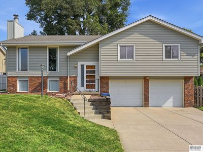818 Redwood Ln