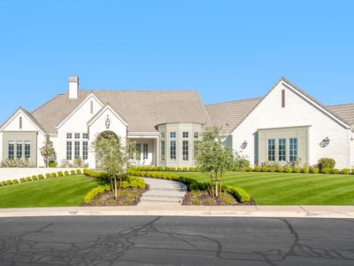 2215 N Lone Rock Dr