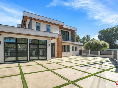 11111 Valley Spring Ln