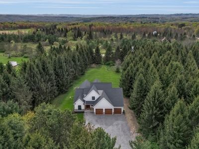 8778 Center Rd