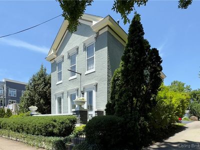 611 E Spring Street
