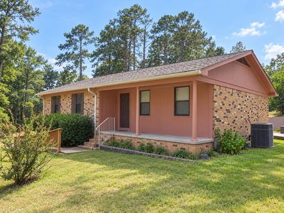 700 Crestwood Dr