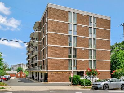 1401 N Rhodes St APT 301