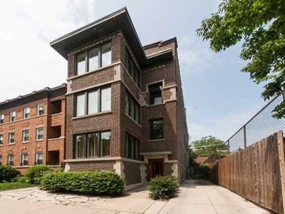 824 W Gunnison St
