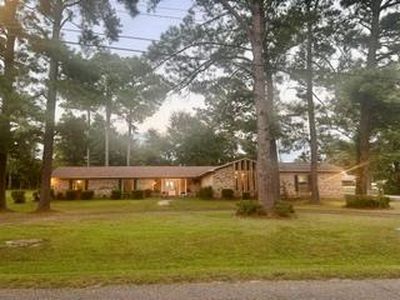 Property at 500 McIlwain Dr, Waynesboro, MS