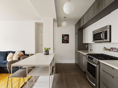 416 W 52nd St APT 713