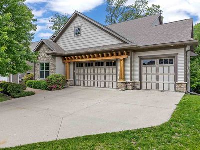 856 Sugar Loaf Cir