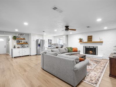 213 Wilshire Dr