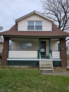 1505 E 196th St