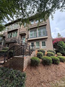 704 Lamar Ave
