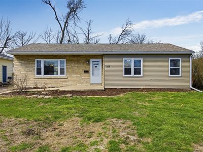 Property at 202 6th Ave, Hiawatha, IA