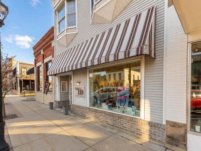 128 River St