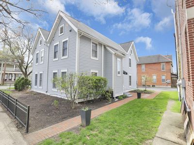 201 W 2nd Ave